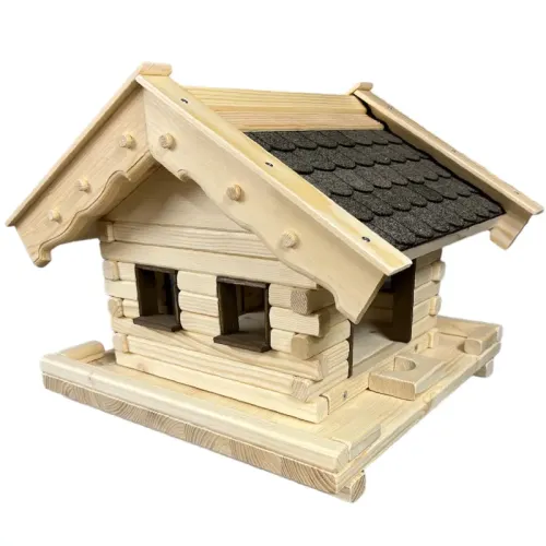 vogelhaus-heidi-mit-grauen -bitumenschindeln -dunkelbraun-gebeizten-tuer-und -fensterzargen -ausziehboden-boden-mit-zaun